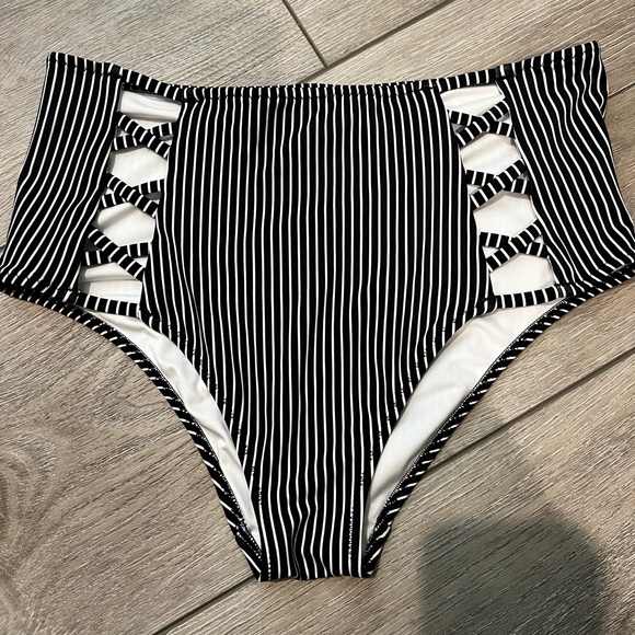 High waisted swim bottoms - Picture 1 of 1
